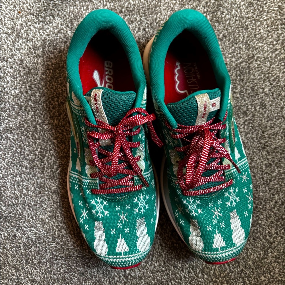 Brooks Revel 3 - Ugly Sweater - Holiday Size 8 women’s